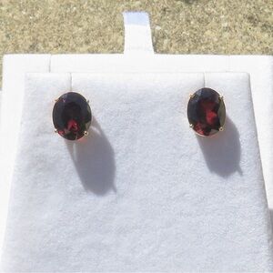 14k yellow gold oval garnet stud earrings 11mm x 8.8mm